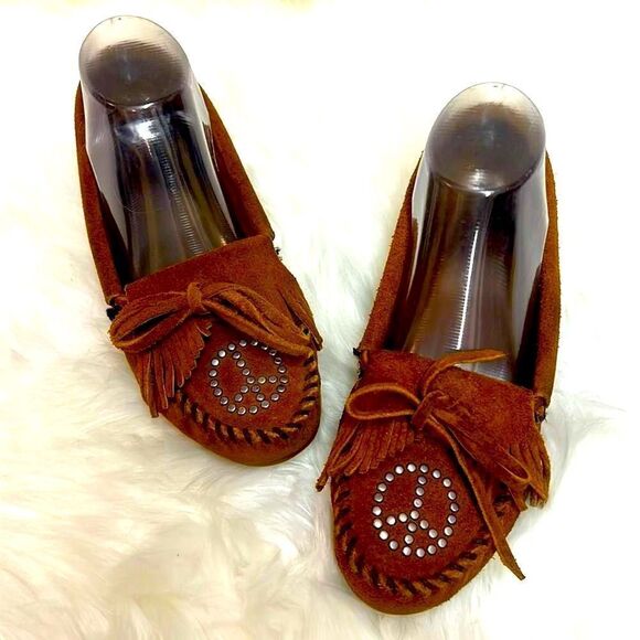 Minnetonka Peace Sign Moccasins Size 6 D18 - Picture 1 of 8